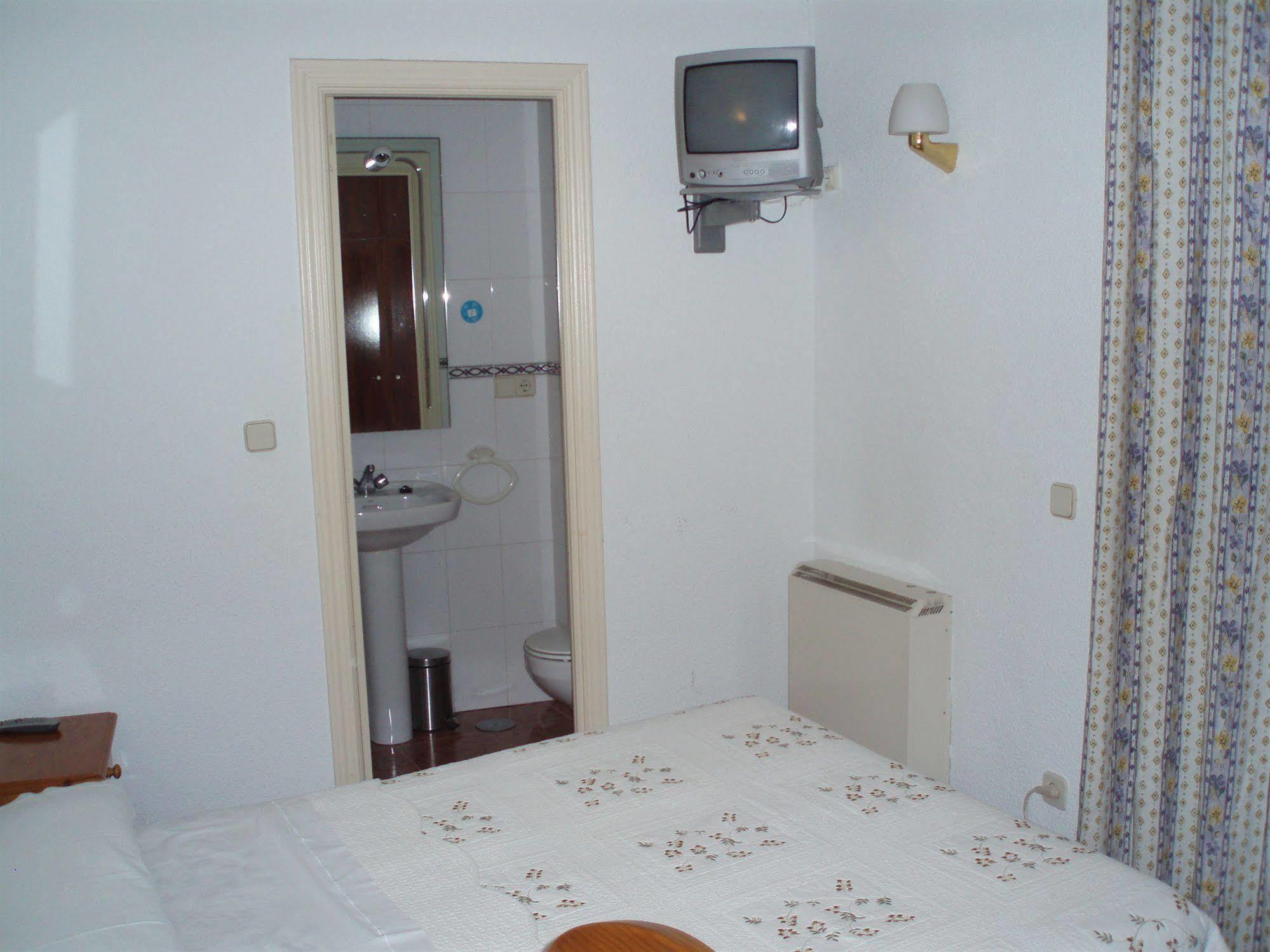 Hostal Castilla Madrid Eksteriør bilde